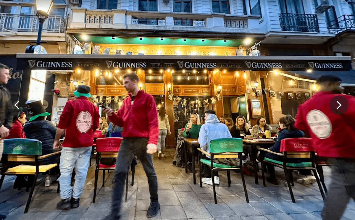 St. Patrick Irish Pub - Berarie & Sports Bar