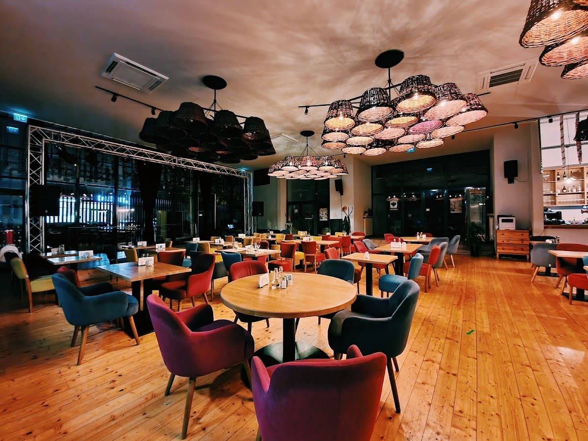Restaurant LA MAMA Clubul Țăranului Român