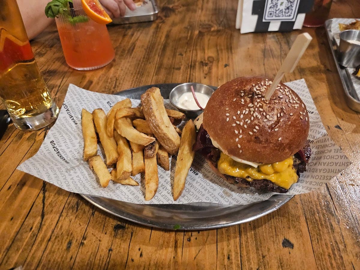 Hashtag Pub 3