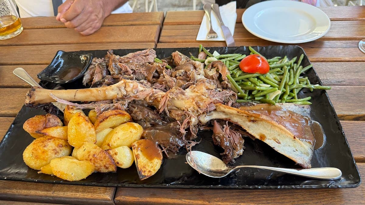 Restaurant Hanu' lui Manuc 3